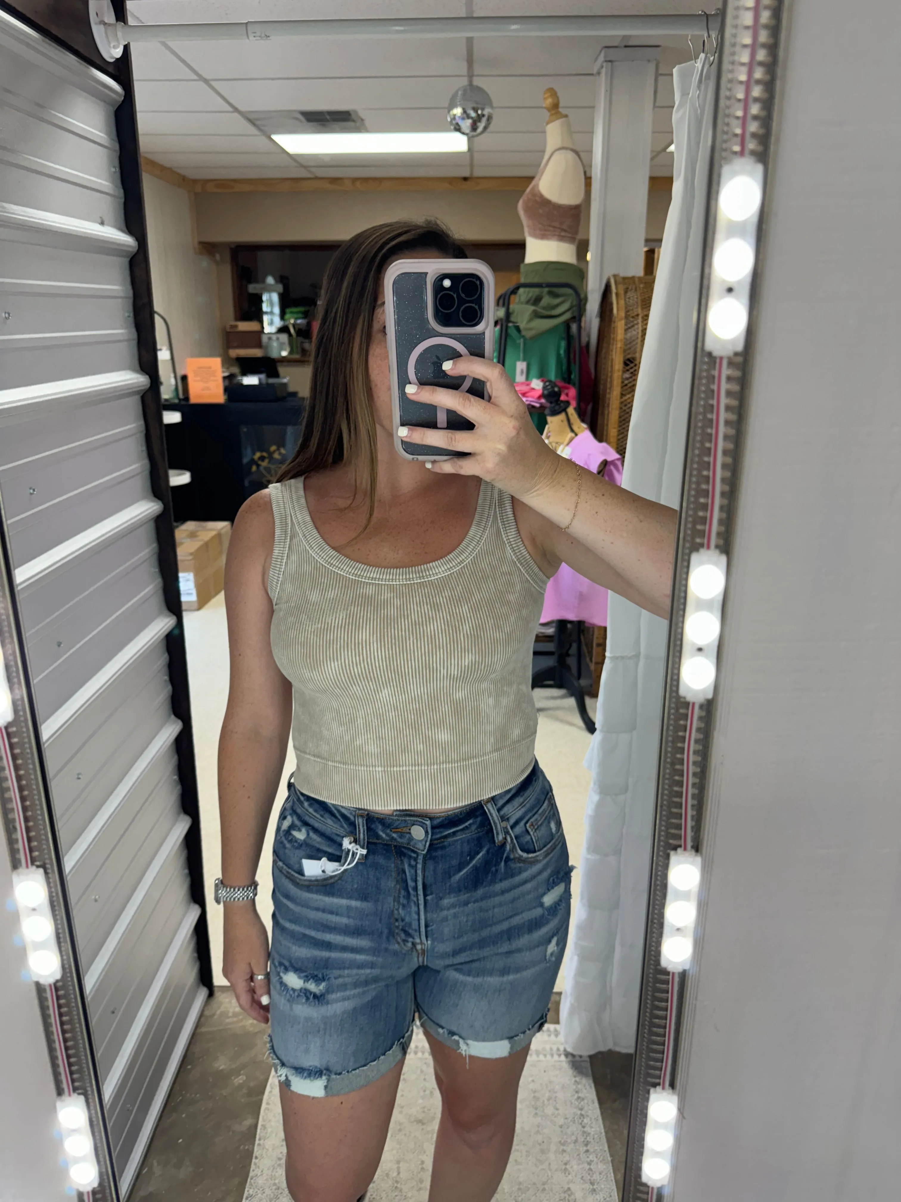 Ava Crop