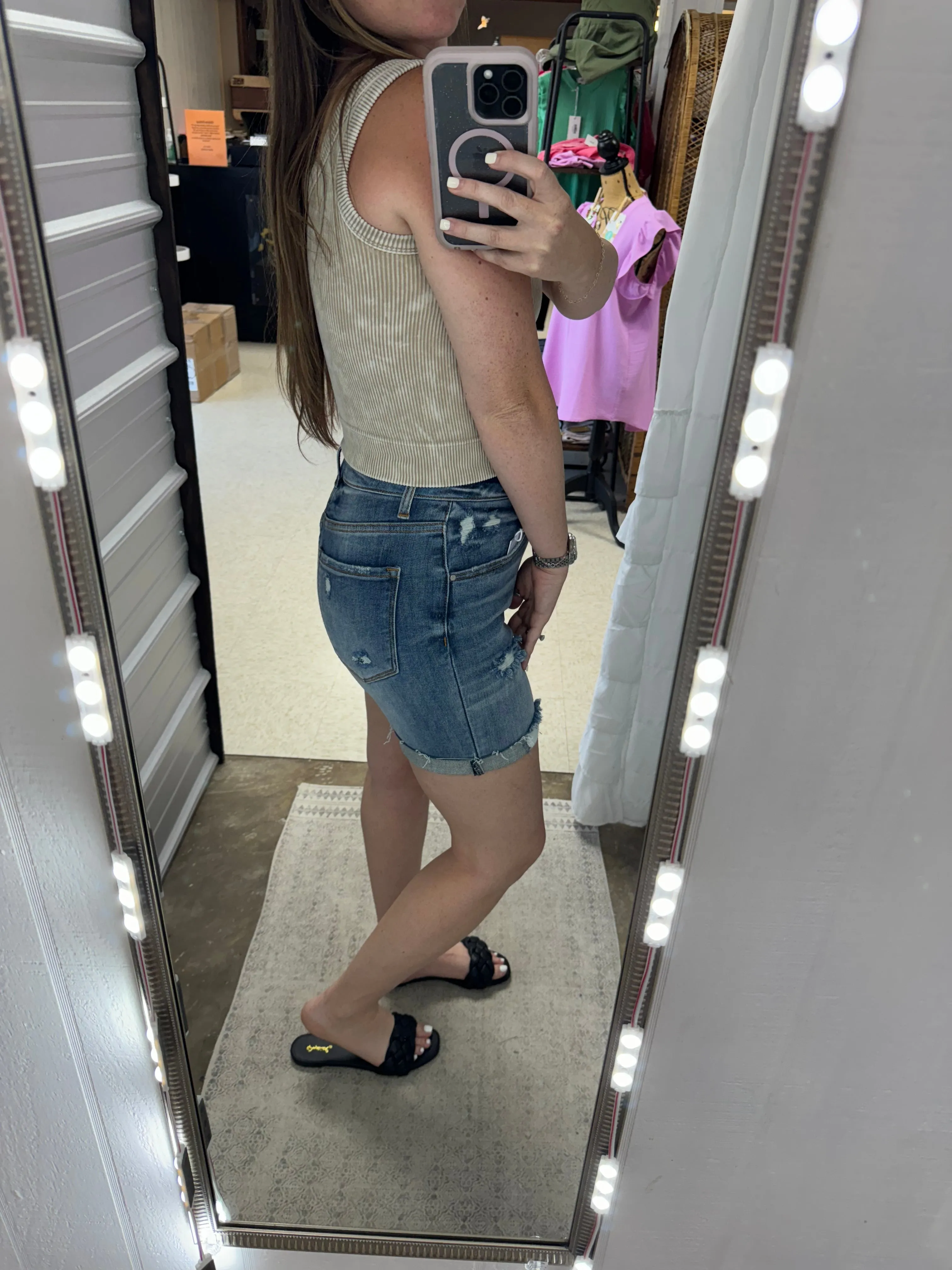 Ava Crop