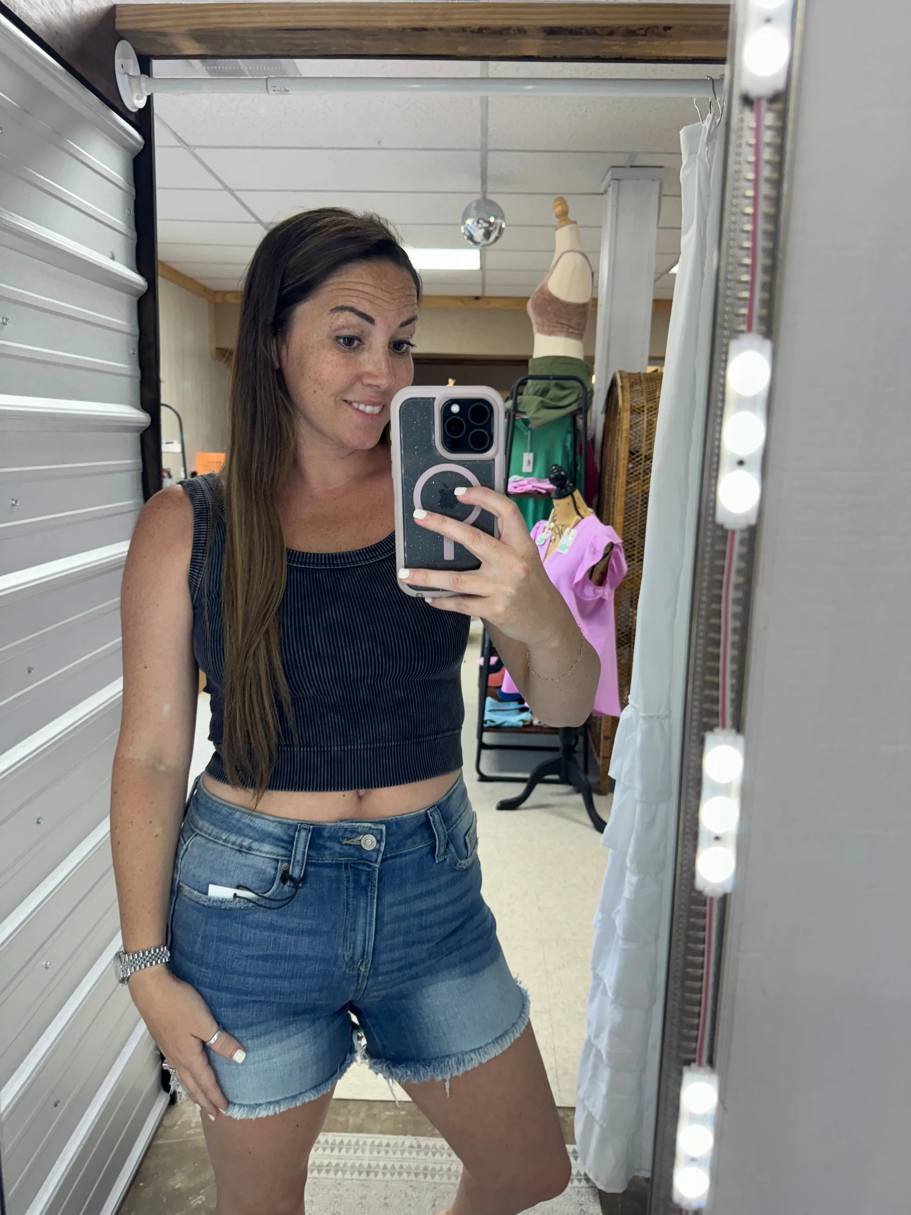 Ava Crop