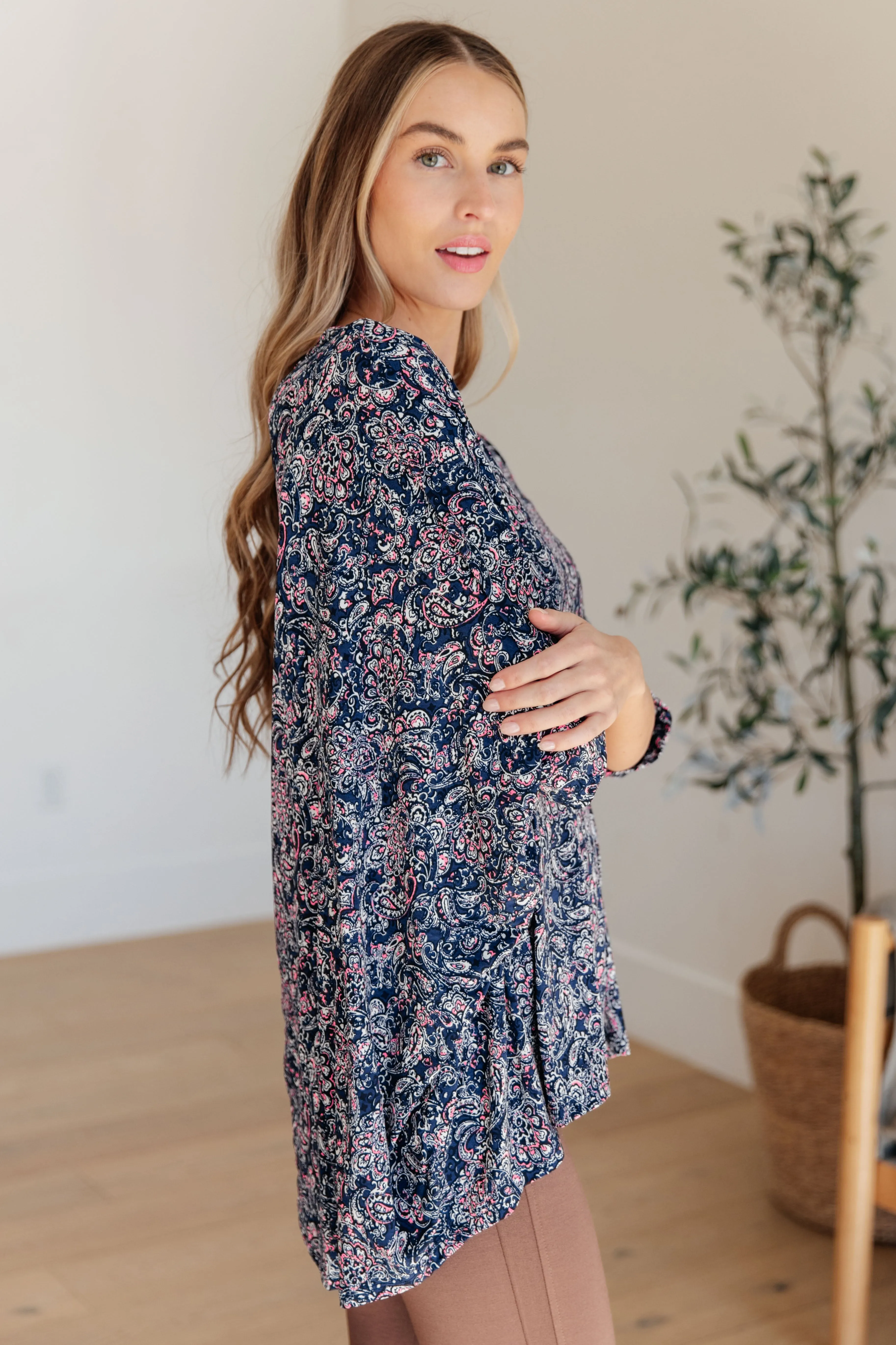 Dear Scarlett Essential Blouse in Navy Paisley